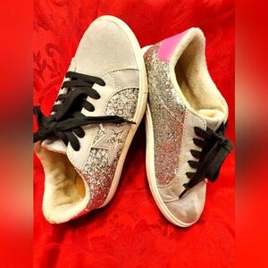 🆕️brand torrid x  Star shoes Sparkling with black shoe strings